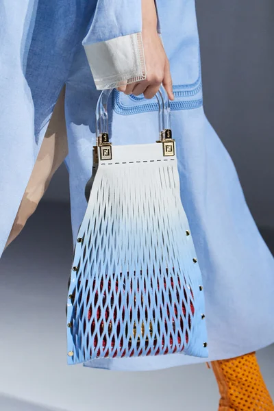 Look 25